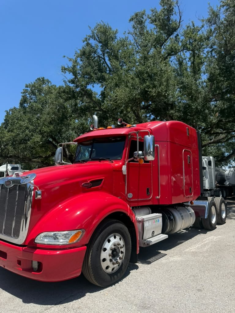 2014 Peterbilt 386 - $40,000