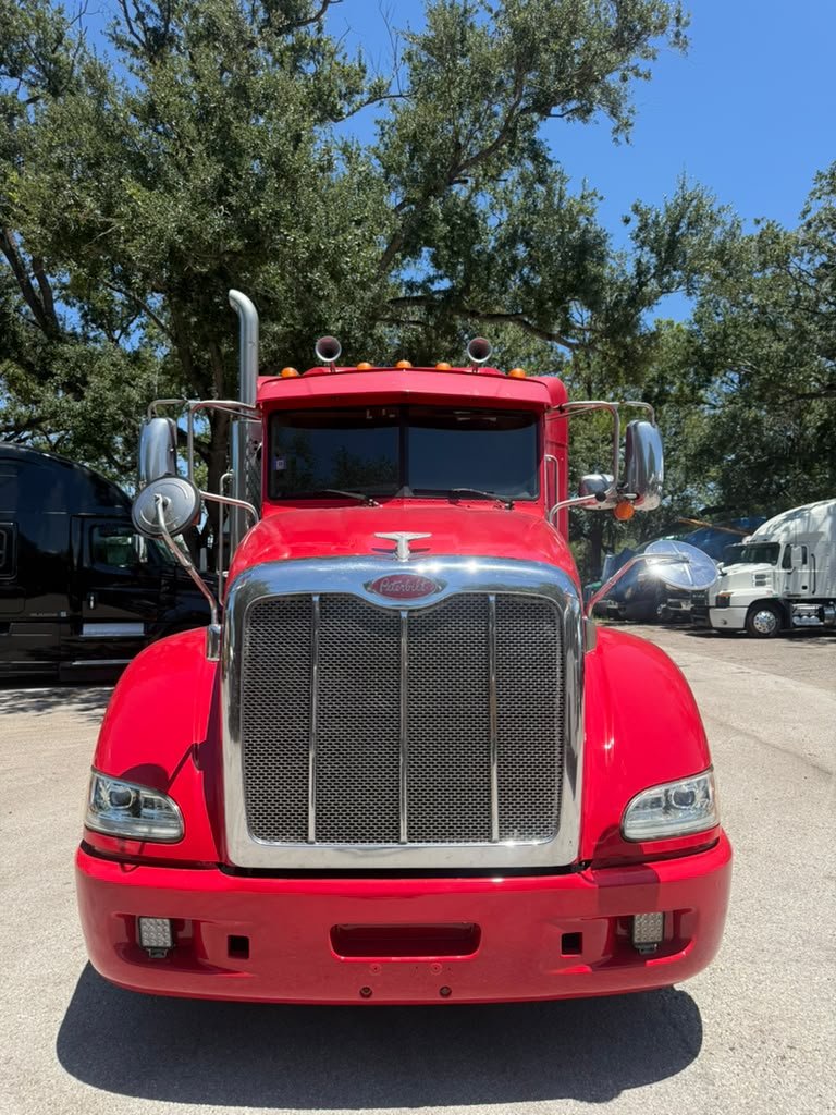 2014 Peterbilt 386 - $40,000