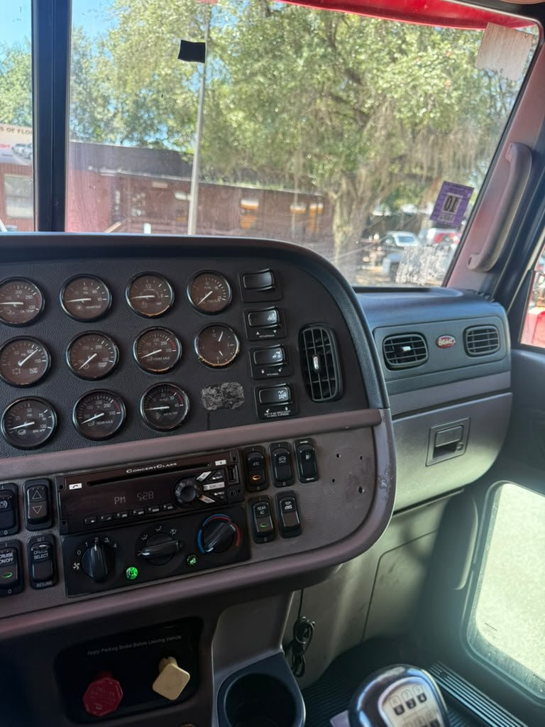 2014 Peterbilt 386 - $40,000