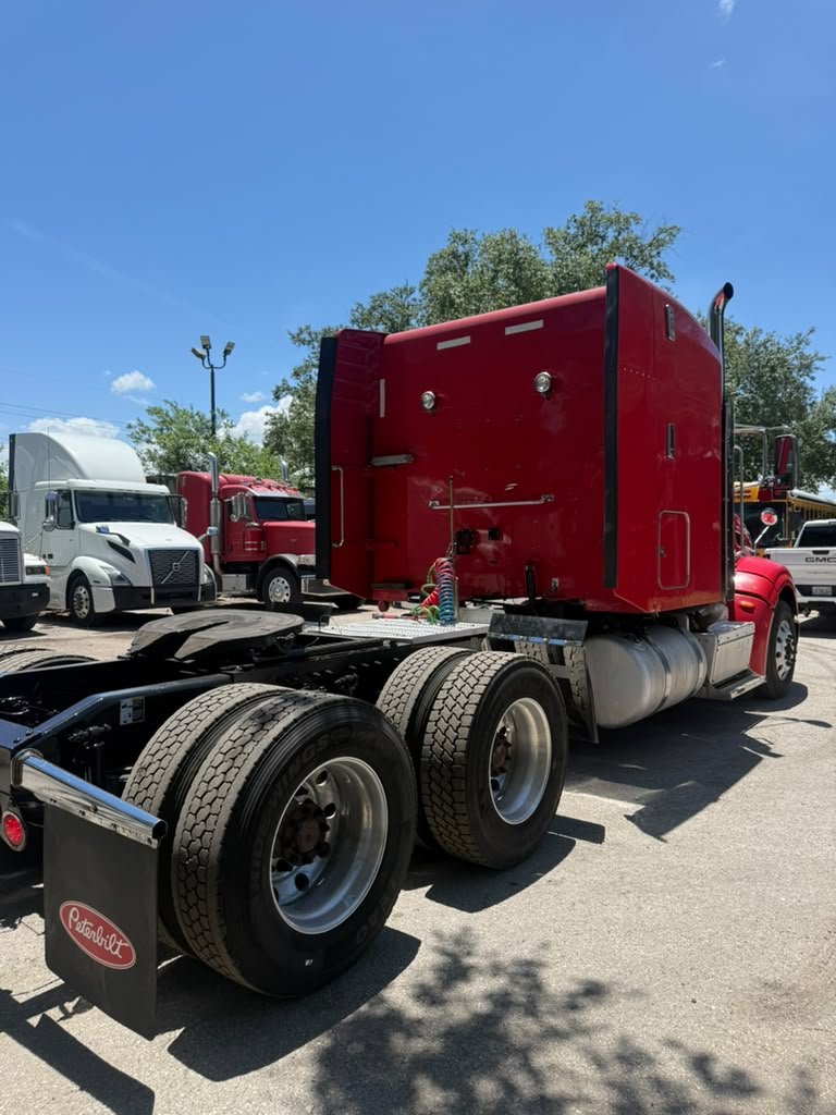 2014 Peterbilt 386 - $40,000