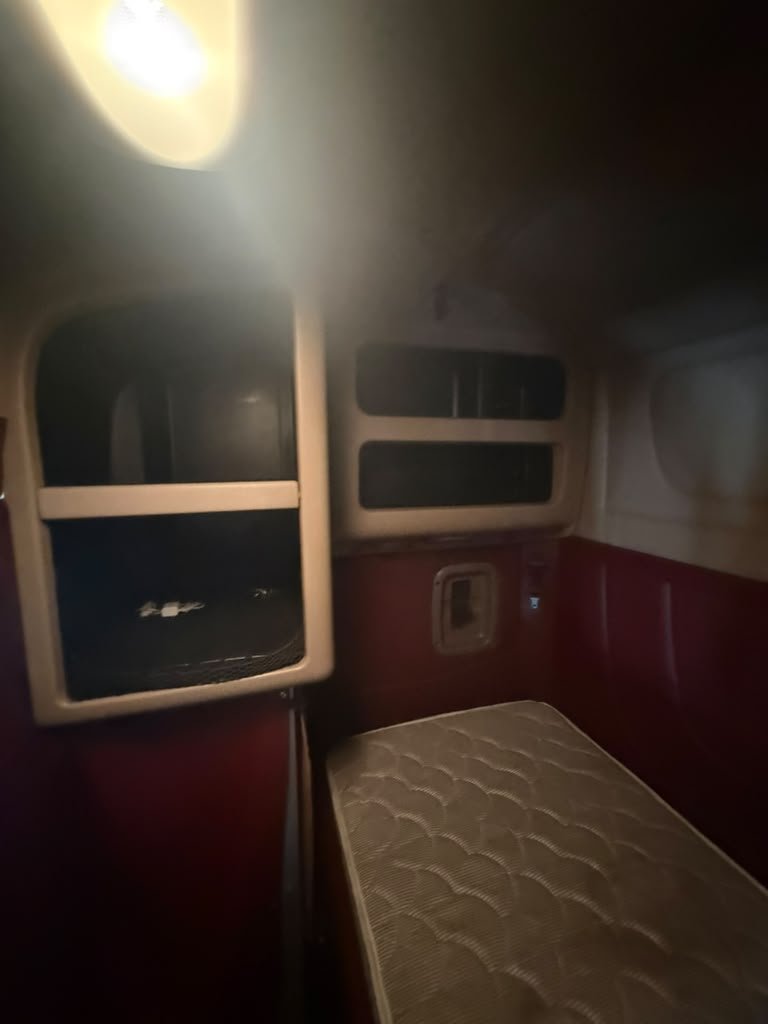 2014 Peterbilt 386 - $40,000