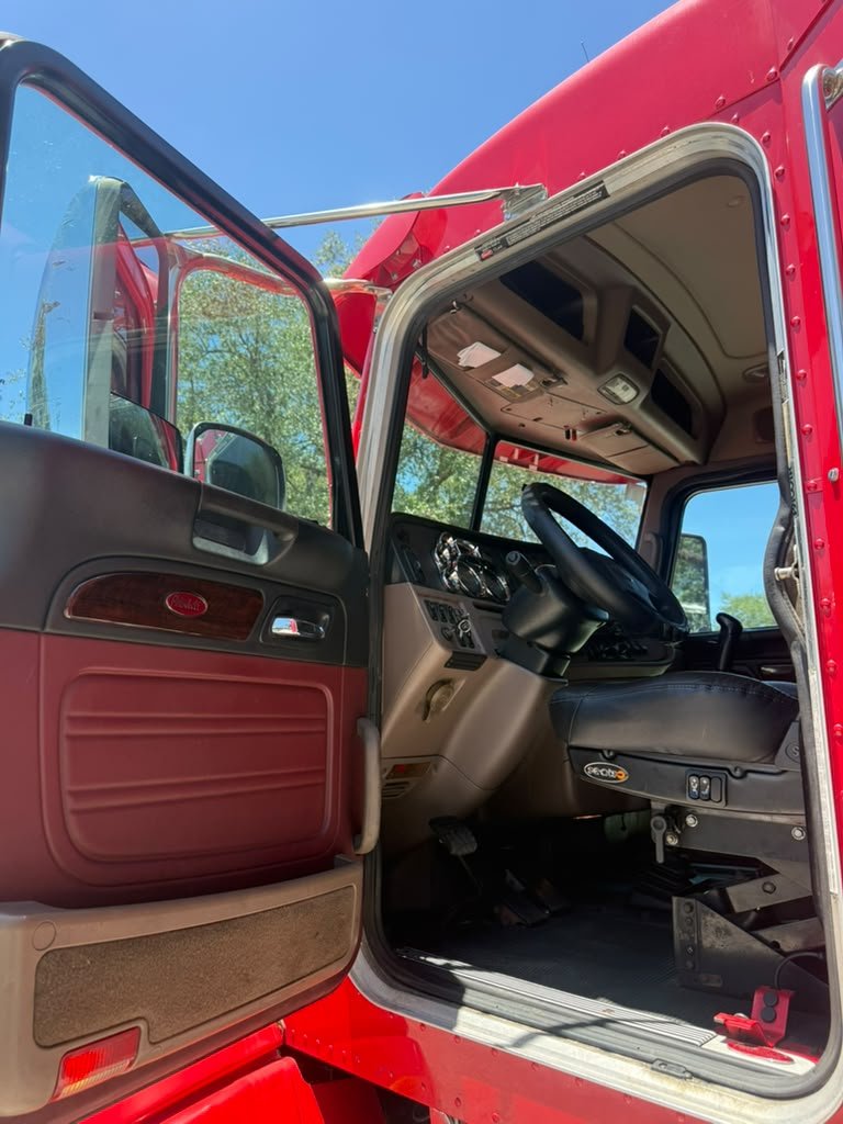 2014 Peterbilt 386 - $40,000