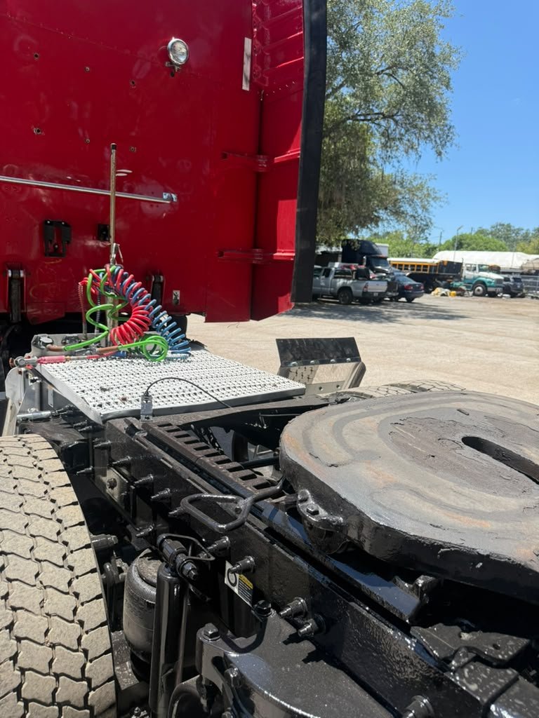 2014 Peterbilt 386 - $40,000