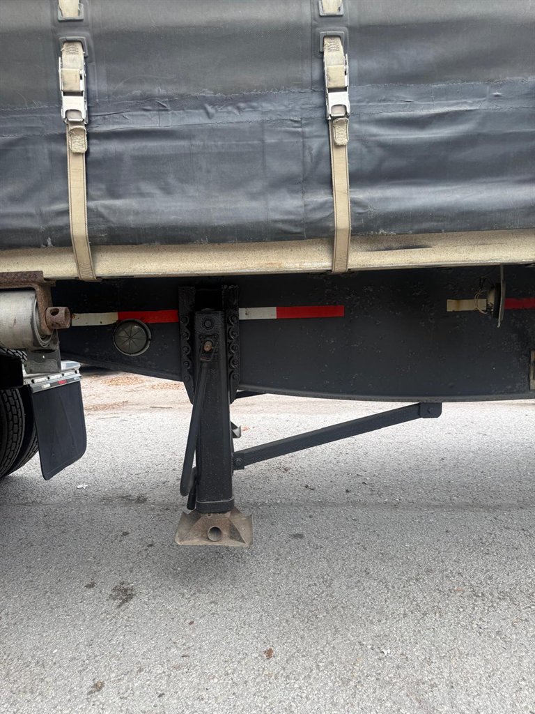 2005 Utility Curtain Side - $10,000
