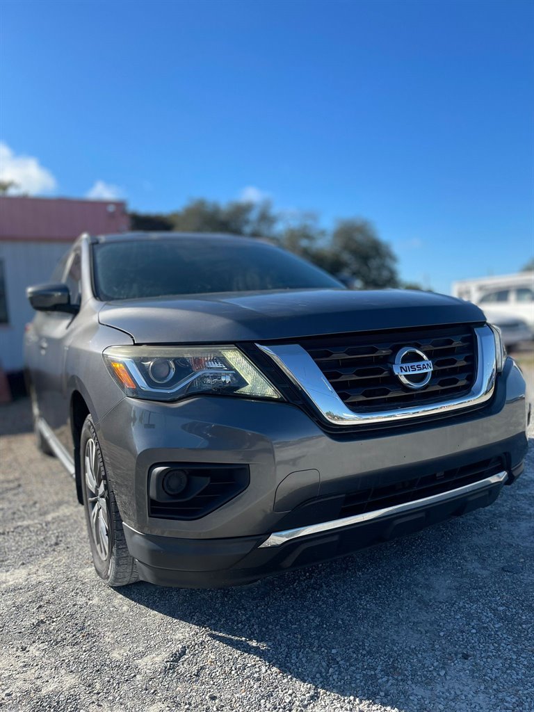 2017 Nissan Pathfinder S photo