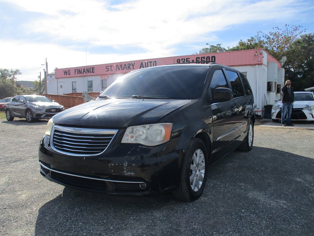 2015 Chrysler Town & Country Touring photo