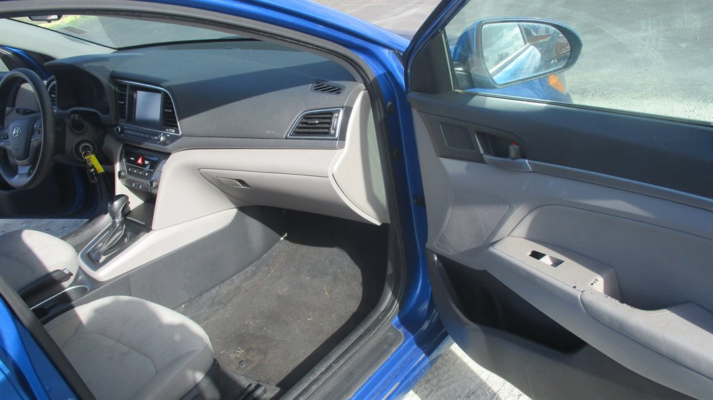 2017 Hyundai Elantra SE photo