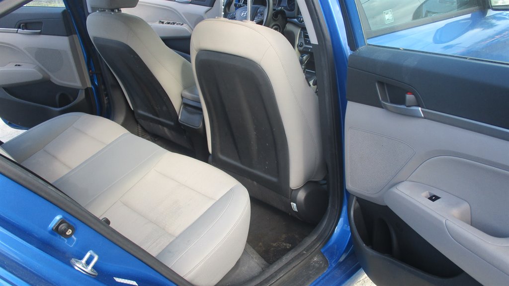 2017 Hyundai Elantra SE photo