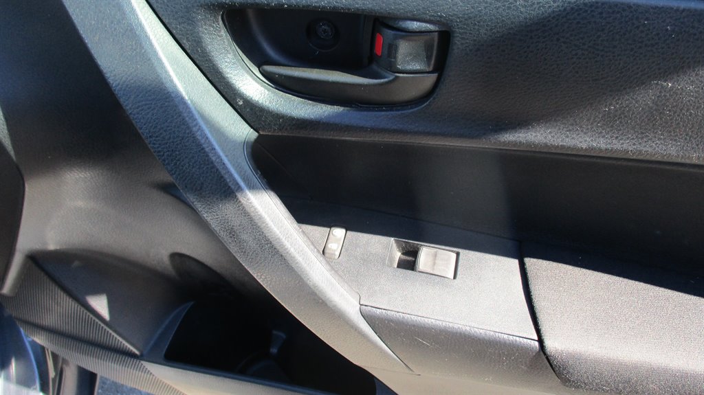 2014 Toyota Corolla - $9,900