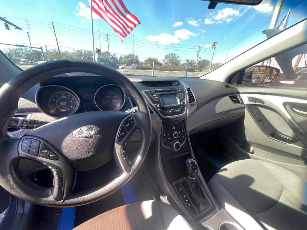 2015 Hyundai Elantra SE photo