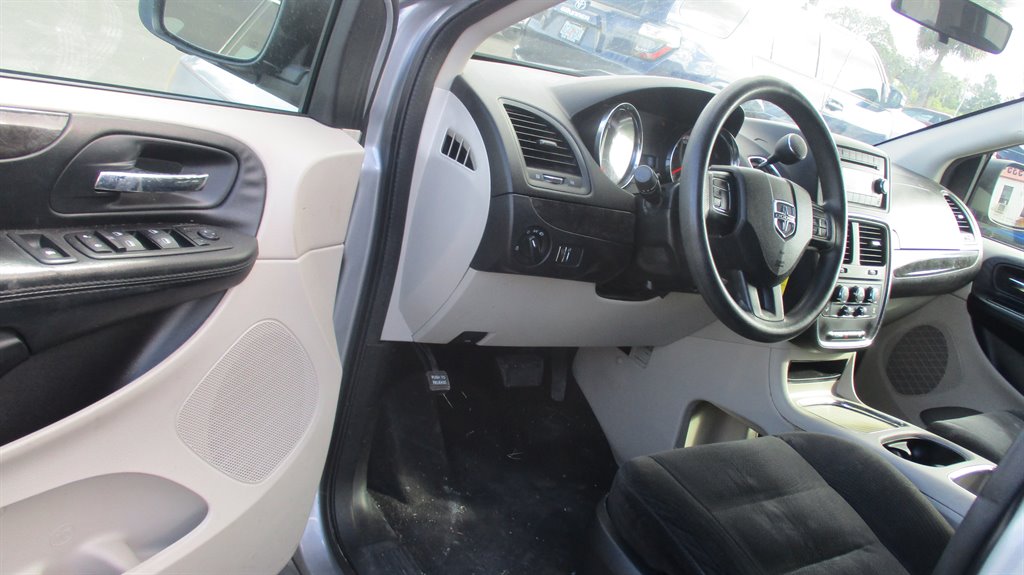 2015 Dodge Grand Caravan - $9,990