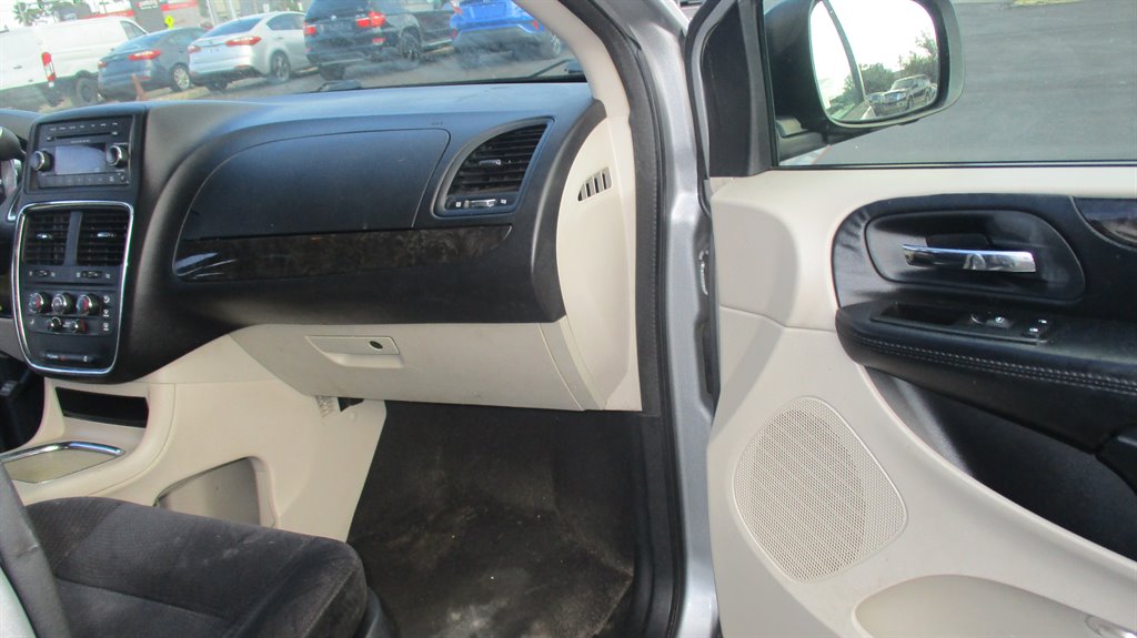 2015 Dodge Grand Caravan - $9,990