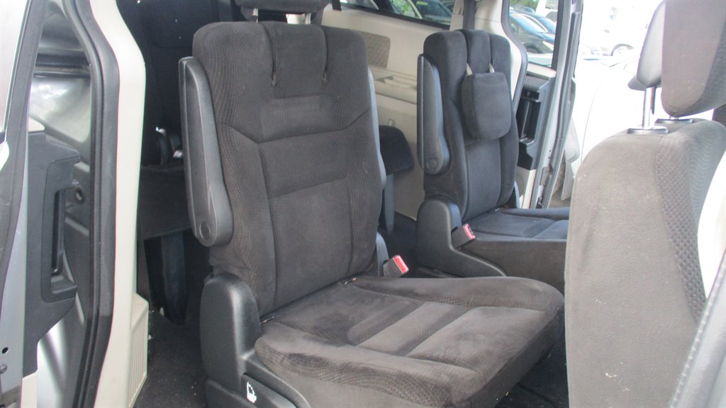 2015 Dodge Grand Caravan - $9,990