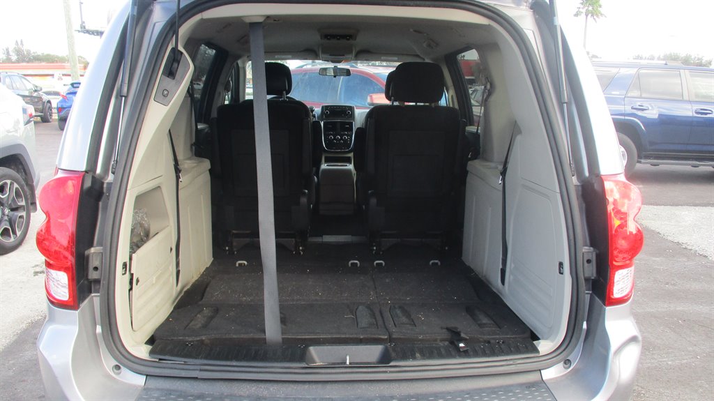 2015 Dodge Grand Caravan - $9,990
