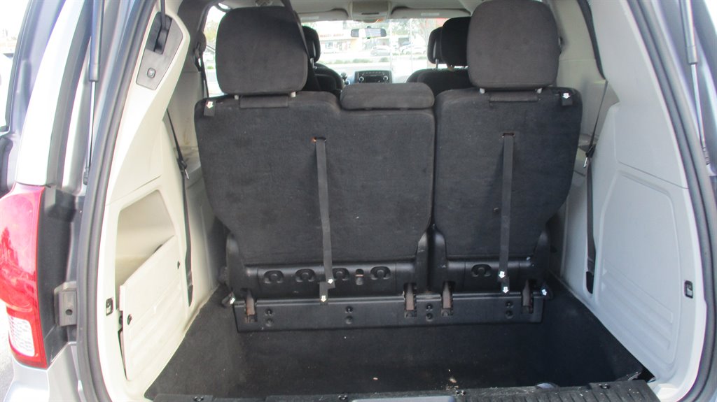 2015 Dodge Grand Caravan - $9,990