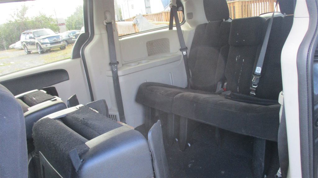 2015 Dodge Grand Caravan - $9,990