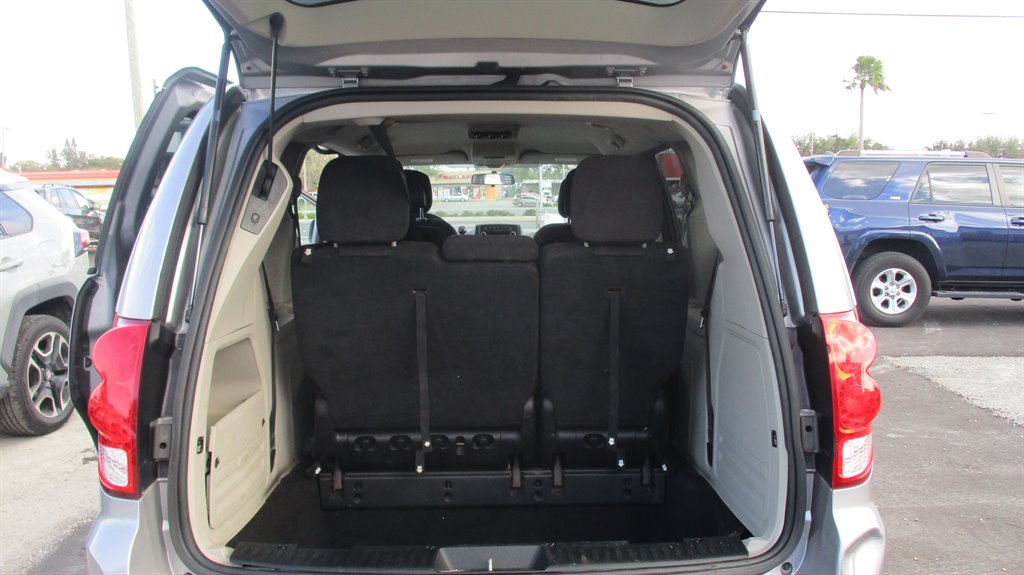 2015 Dodge Grand Caravan - $9,990
