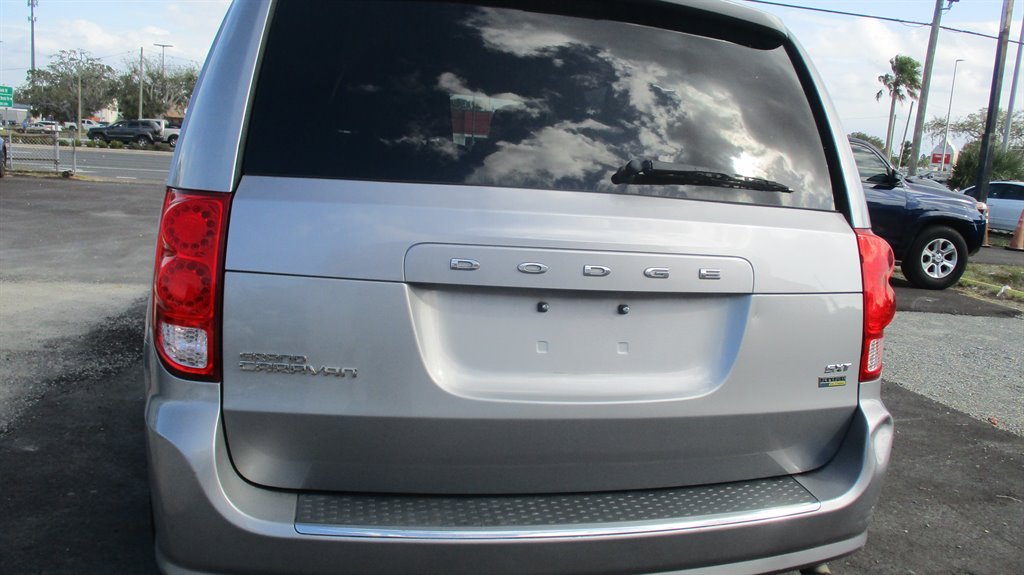 2015 Dodge Grand Caravan - $9,990