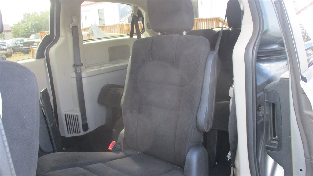 2015 Dodge Grand Caravan - $9,990