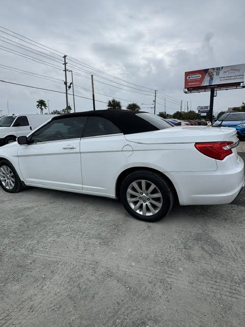 2012 Chrysler 200 - $6,990