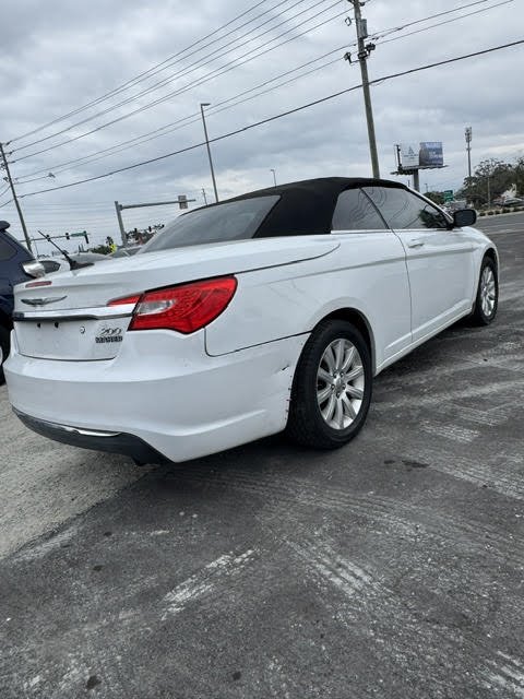 2012 Chrysler 200 - $6,990