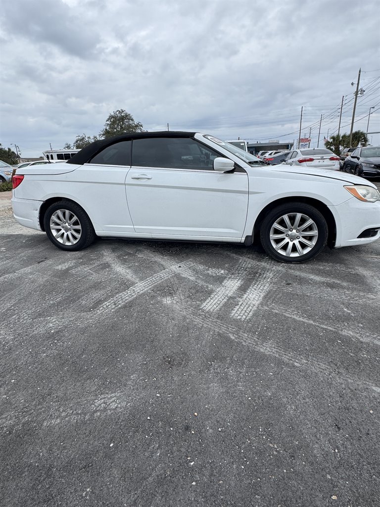 2012 Chrysler 200 - $6,990