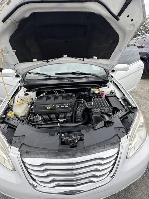 2012 Chrysler 200 - $6,990
