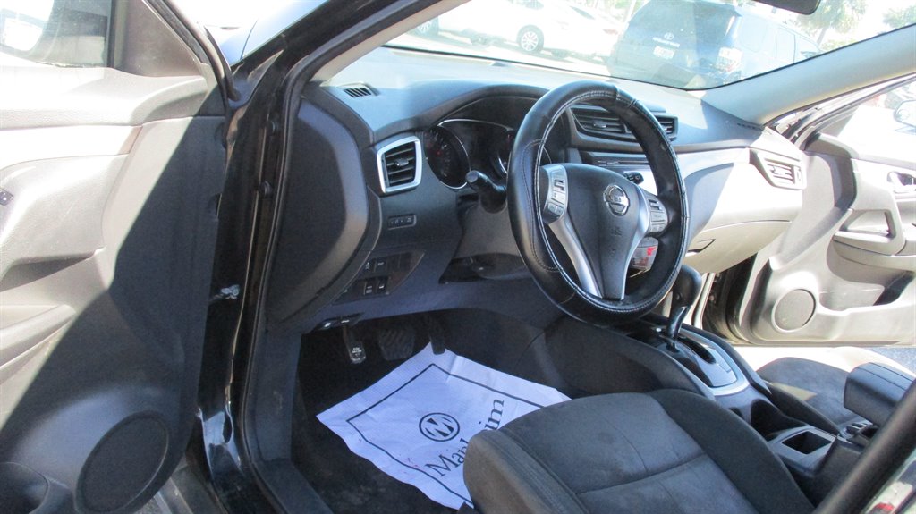 2016 Nissan Rogue - $9,990