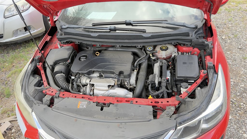 2019 Chevrolet Cruze - $8,990