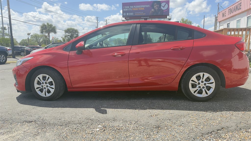 2019 Chevrolet Cruze - $8,990