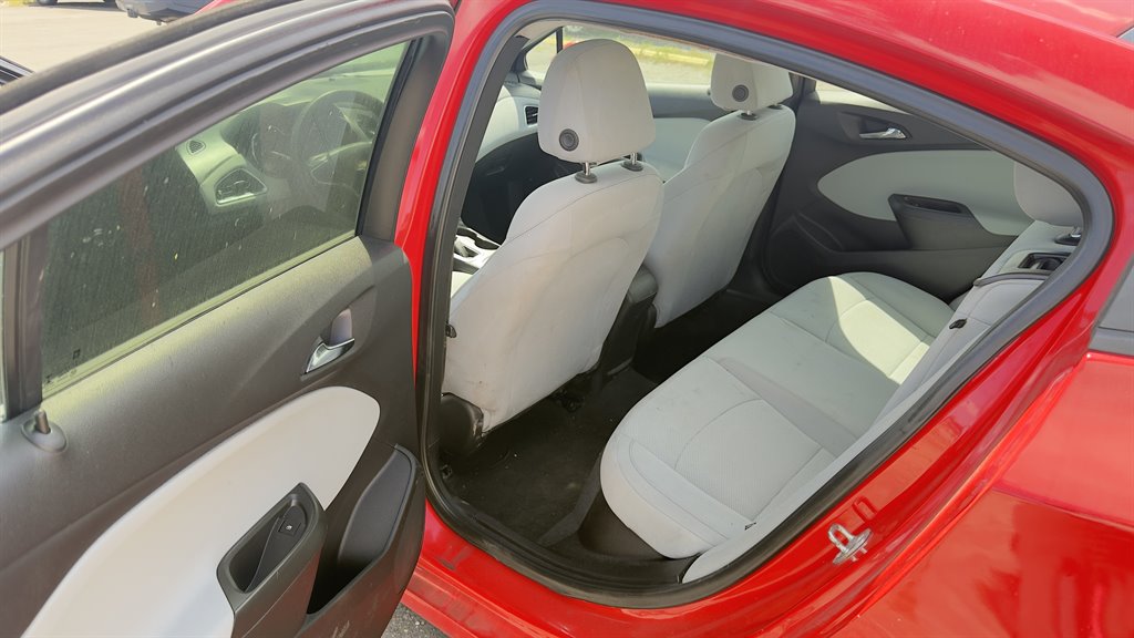 2019 Chevrolet Cruze - $8,990