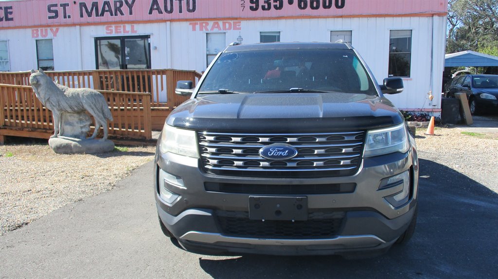 2017 Ford Explorer - $9,900