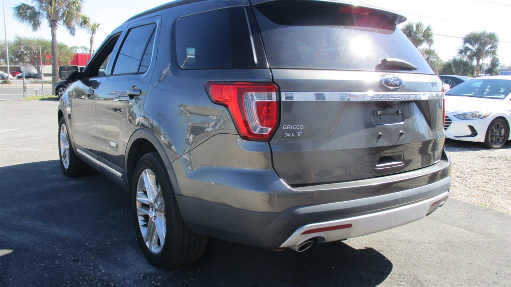 2017 Ford Explorer - $9,900