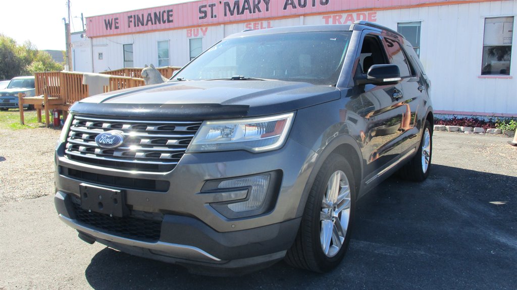 2017 Ford Explorer - $9,900