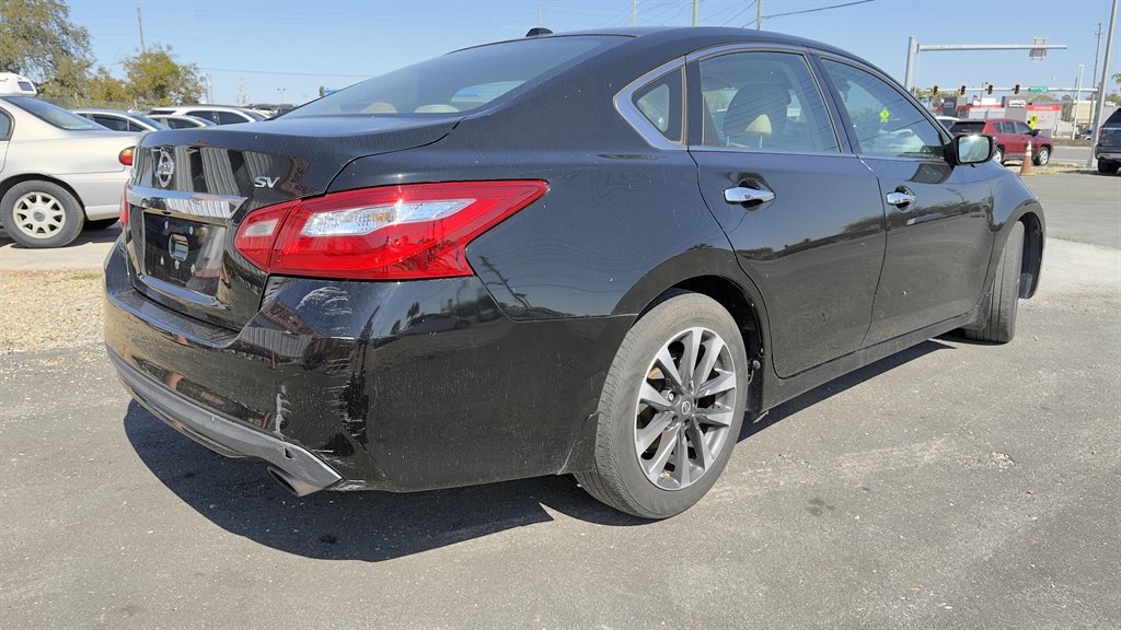 2017 Nissan Altima - $9,900