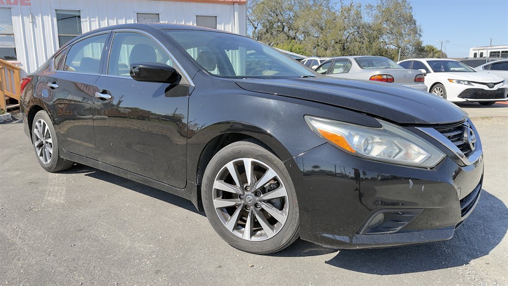 2017 Nissan Altima - $9,900