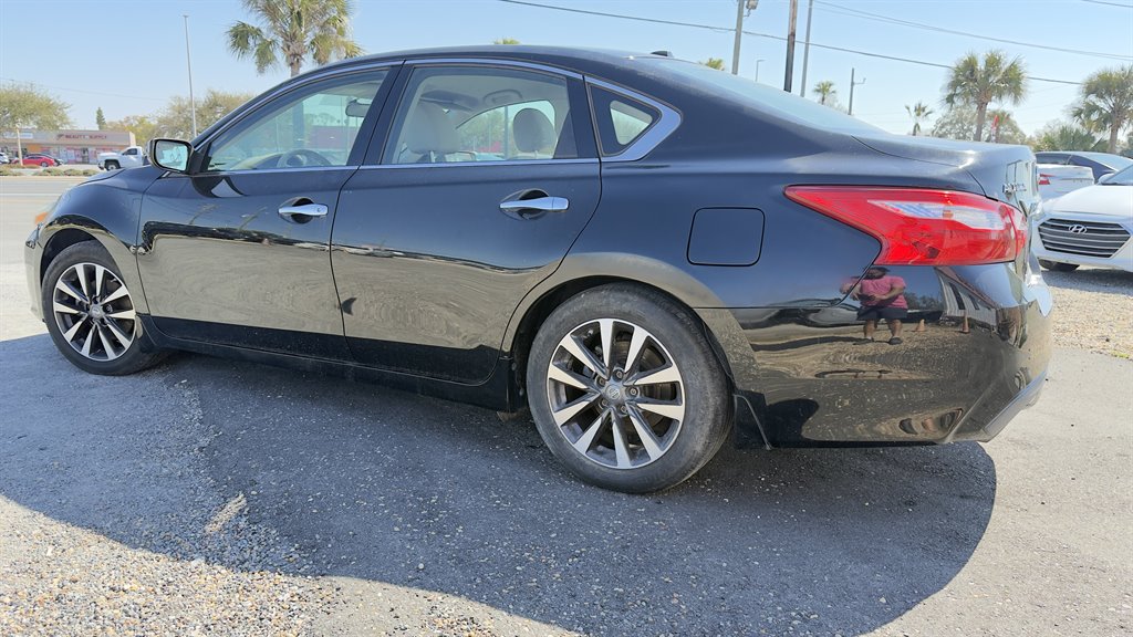 2017 Nissan Altima - $9,900