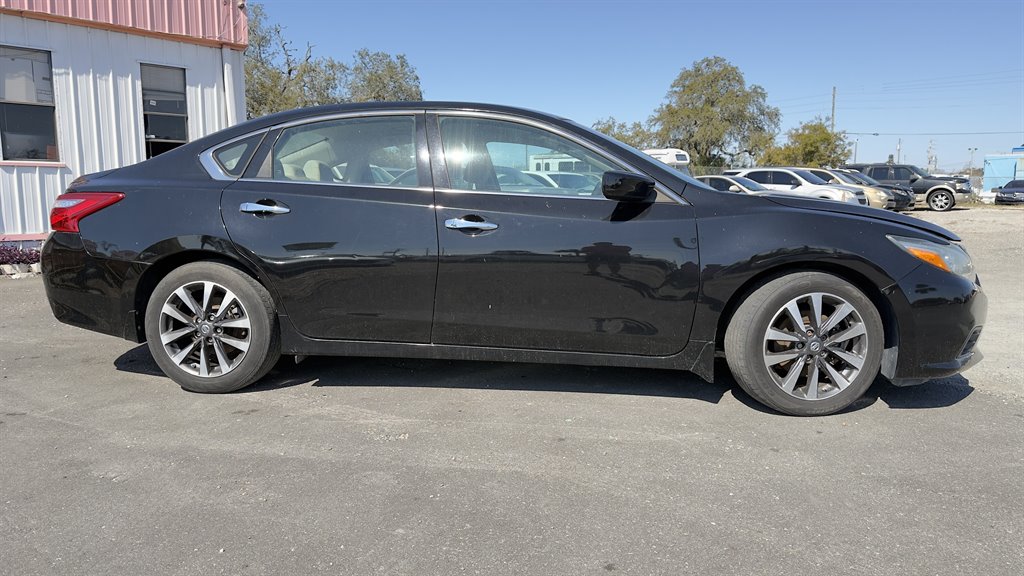 2017 Nissan Altima - $9,900