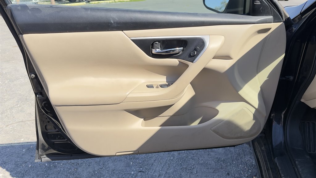 2017 Nissan Altima - $9,900