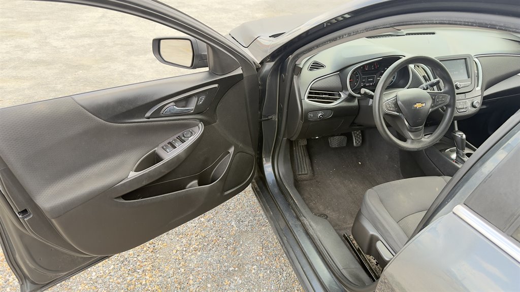 2017 Chevrolet Malibu - $7,990