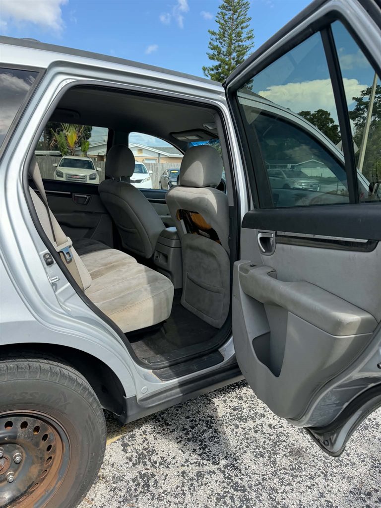 2009 Hyundai Santa Fe - $3,990