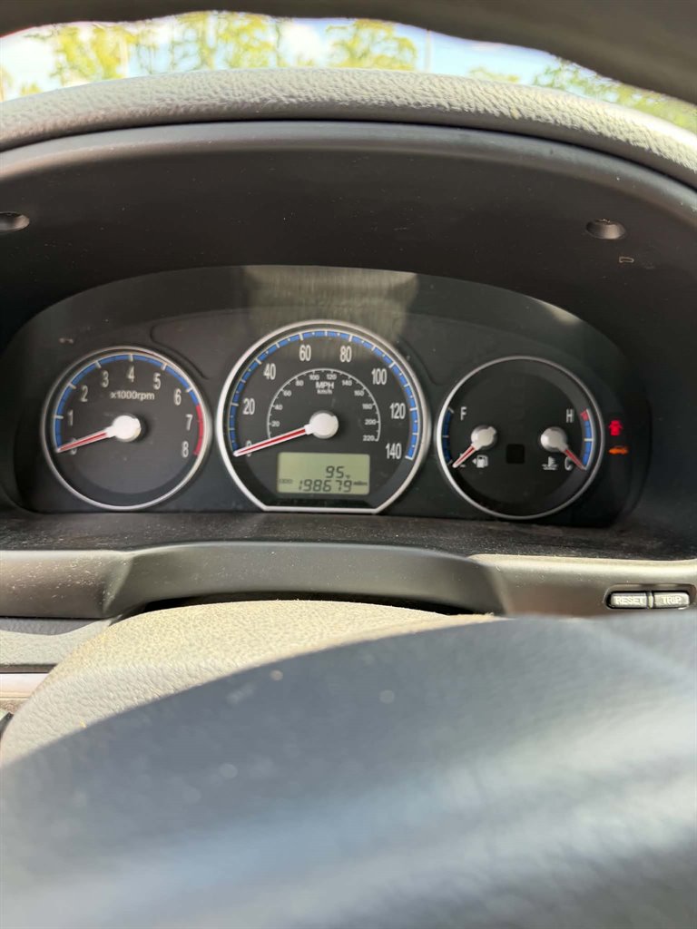 2009 Hyundai Santa Fe - $3,990