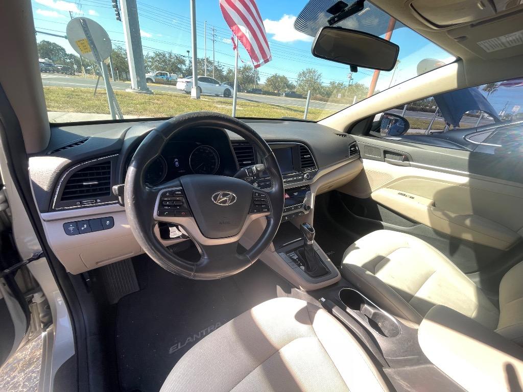 2017 Hyundai Elantra se photo