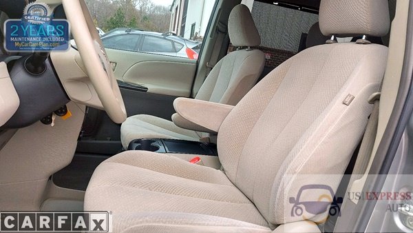 2011 Toyota Sienna LE 8-Passenger photo