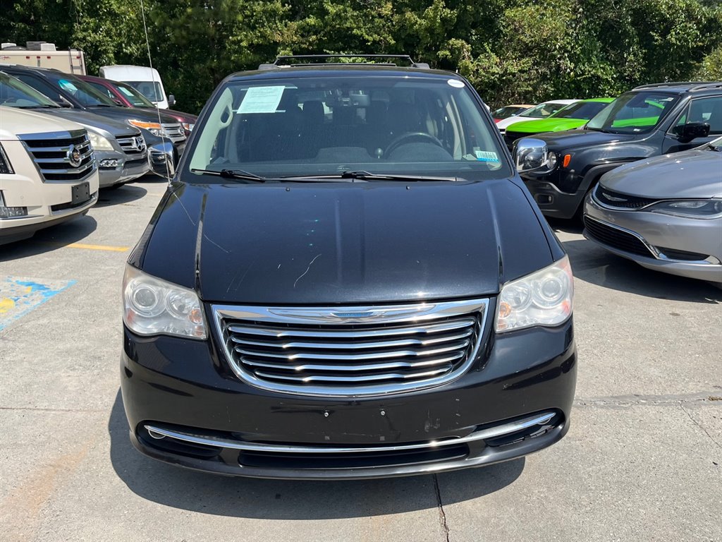 2013 Chrysler Town & Country Limited photo