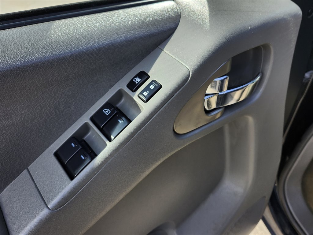 2011 Nissan Frontier S photo