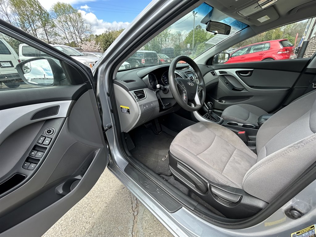 2016 Hyundai Elantra SE photo