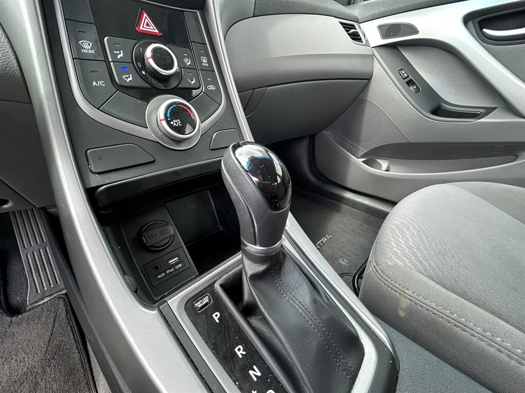 2016 Hyundai Elantra SE photo
