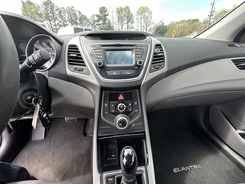 2016 Hyundai Elantra SE photo