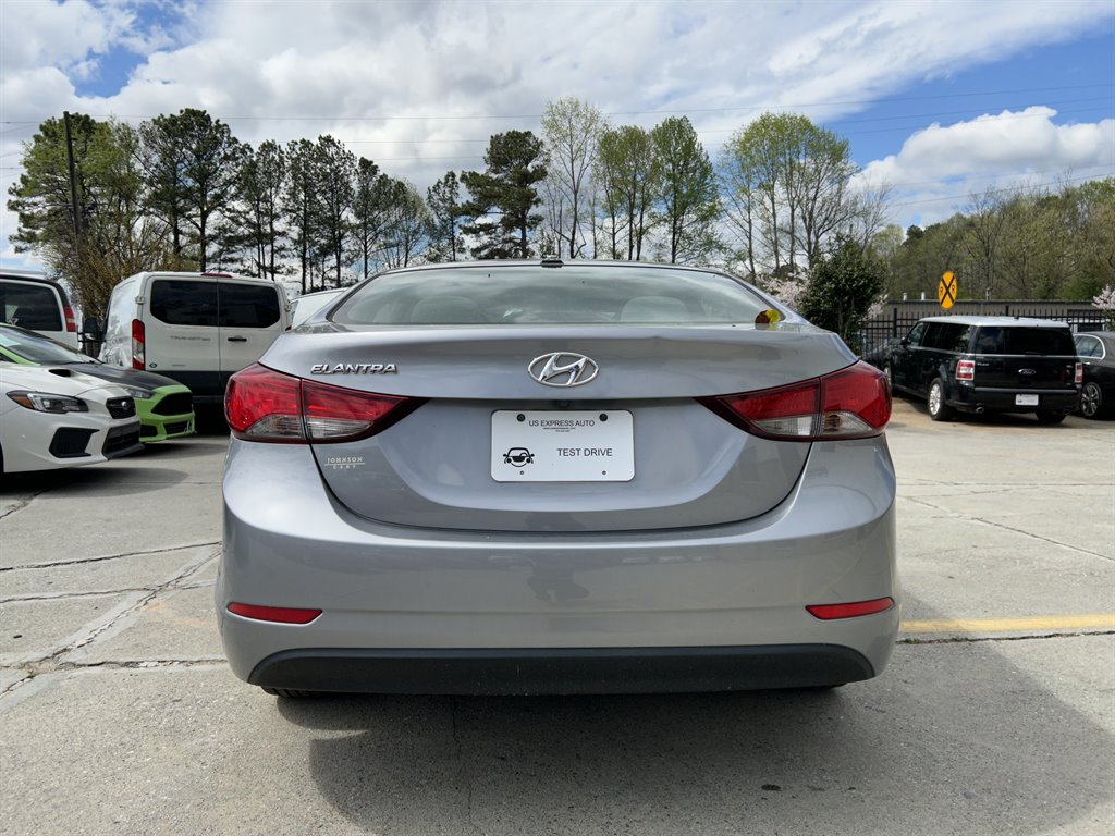 2016 Hyundai Elantra SE photo